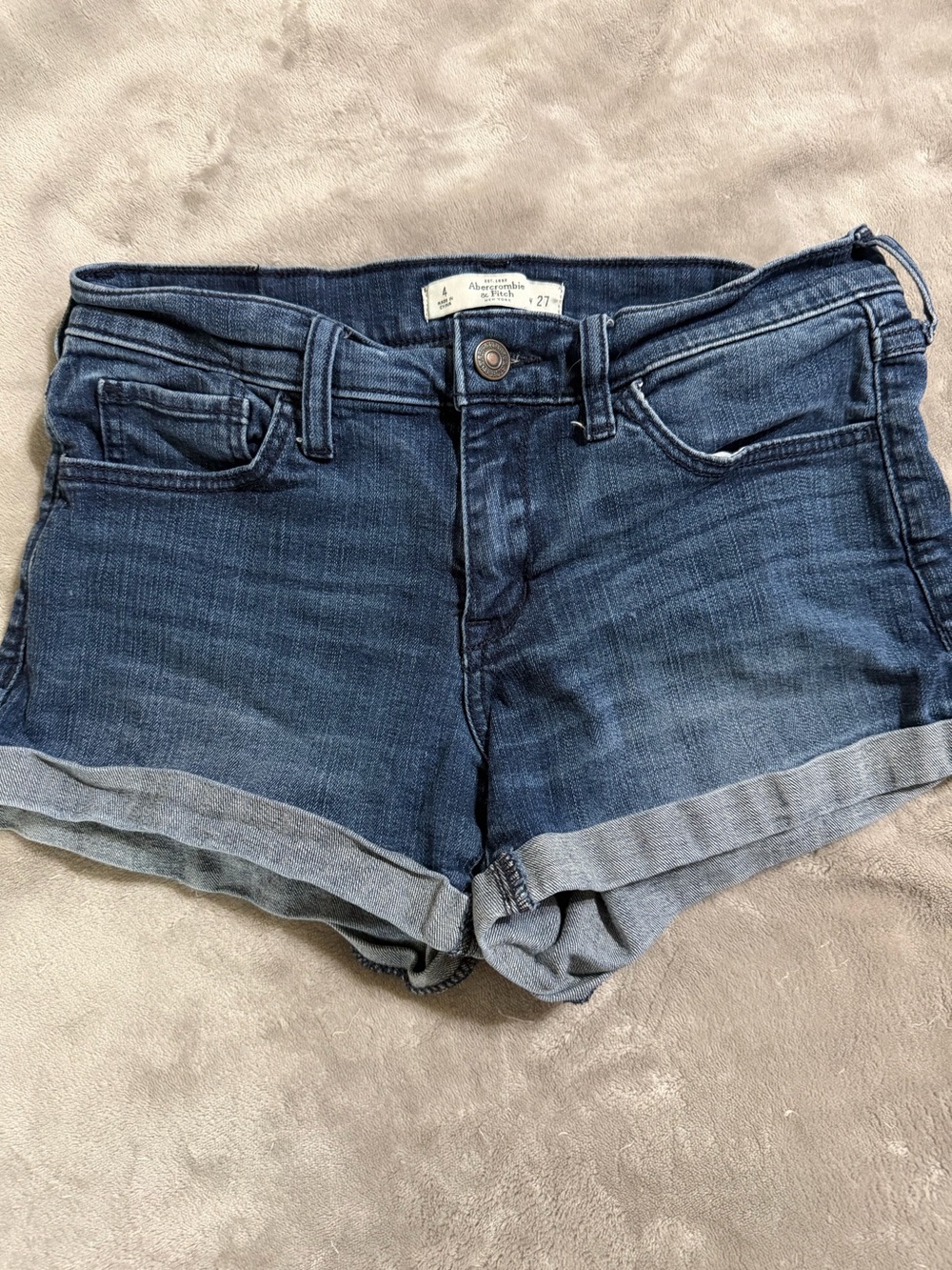 Abercrombie and Finch Y2K Shorty shorts